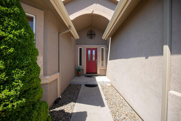 Property Photo:  5521 Benchwood Avenue  OR 97603 
