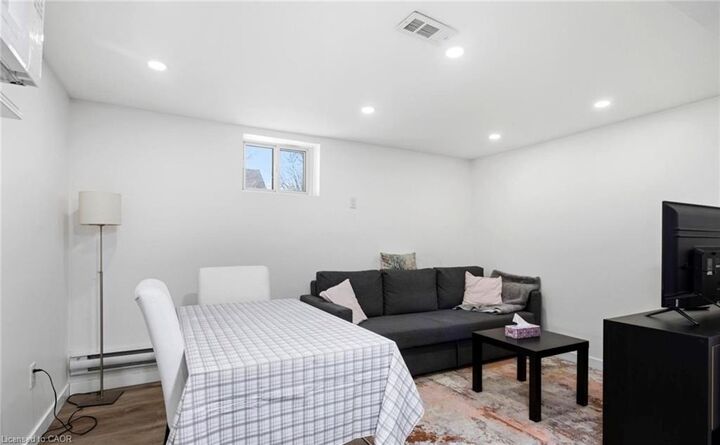 Property Photo:  542 Walmer Road Lower  ON L8H 3E6 