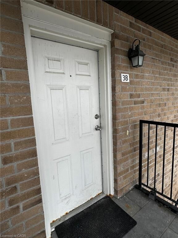 Property Photo:  185 Windale Crescent 3B  ON N2E 0G3 