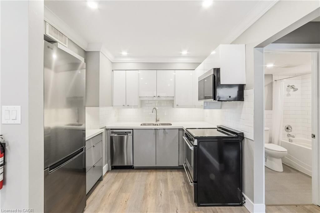 Property Photo:  700 Lawrence Road 102  ON L8K 1Z5 