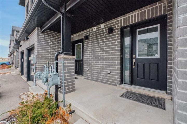 Property Photo:  160 Stanley Street 8  ON N3Y 0G6 