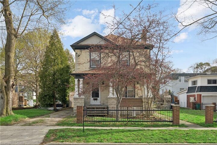 Property Photo:  855 Hamilton Street  ON N3H 3E7 