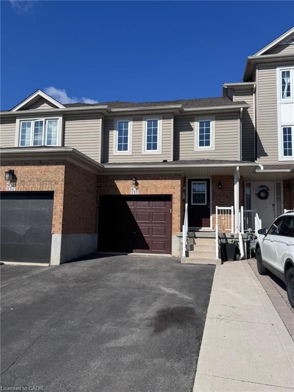 Property Photo:  135 Donnenwerth Drive  ON N2E 4C8 