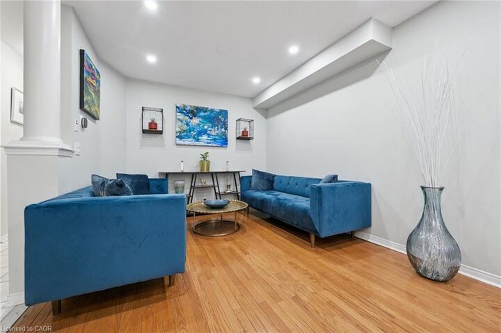 Property Photo:  833 Scollard Court 107  ON L5V 2B4 