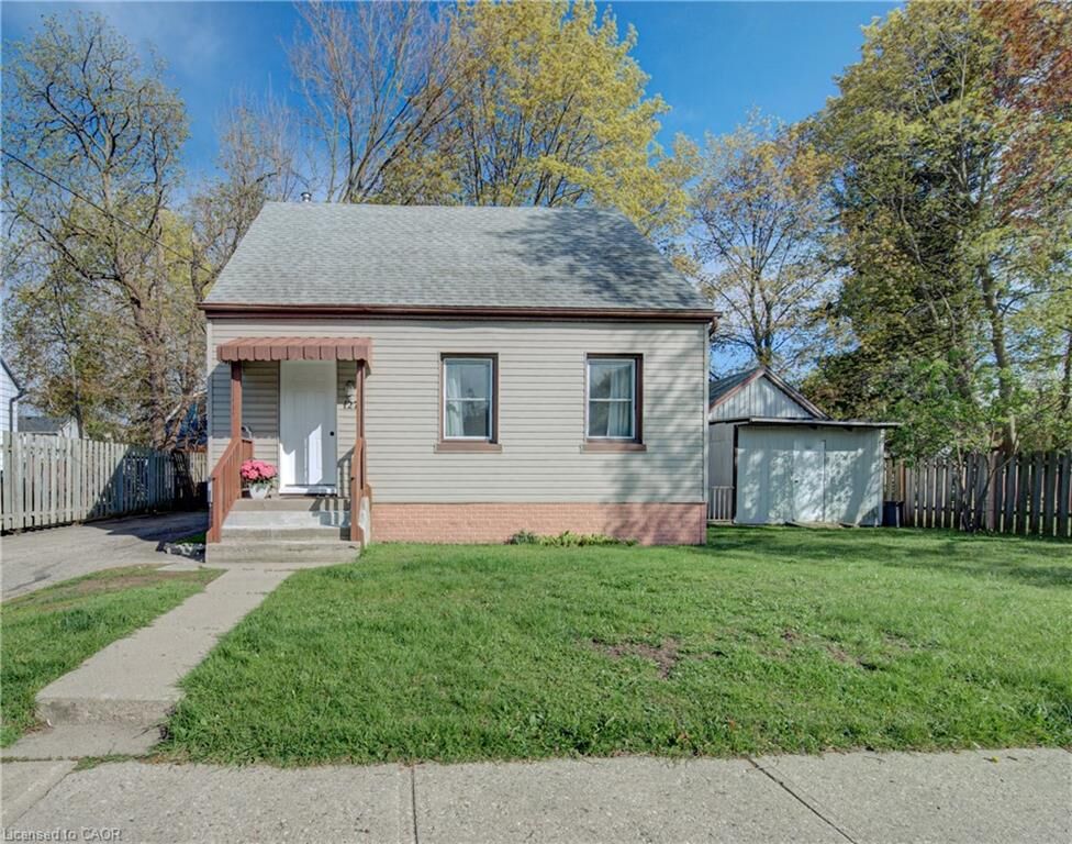 Property Photo:  127 Chopin Drive  ON N3H 1J4 