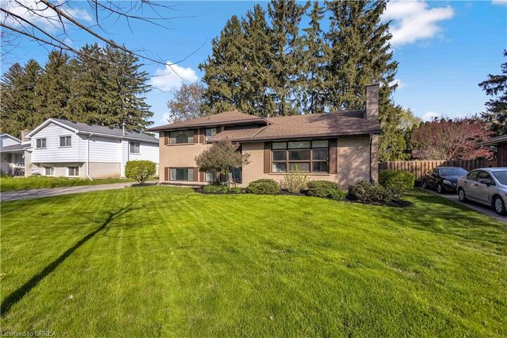 Property Photo:  82 Forsythe Avenue  ON N3R 3L8 