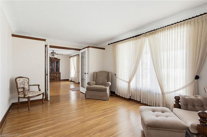 Property Photo:  84 Homeside Avenue  ON L8G 3H1 