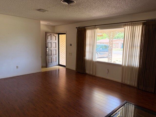 Property Photo: 2804 34th St TX 79549
