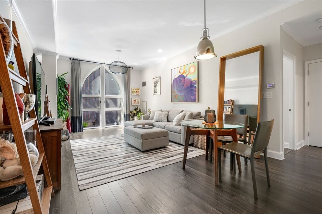 Property Photo:  2 Clarendon St 307  MA 02116 