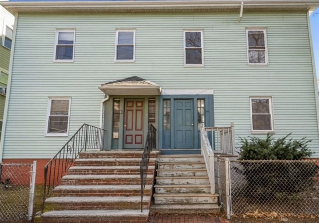 Property Photo:  64 Elm St Apt 2  MA 02139 