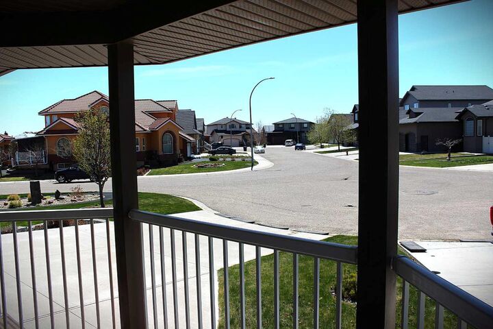 Property Photo:  8 South Shore Close E  AB T1R 1R4 