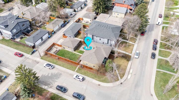 Property Photo:  403 30 Avenue NW  AB T2M 2N5 