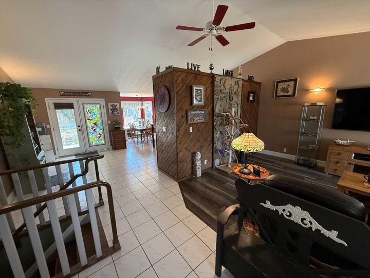 Property Photo:  428 Collinge Road  AB T7V 1L1 