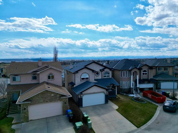 Property Photo:  37 Royal Birch Close NW  AB T3G 5N8 