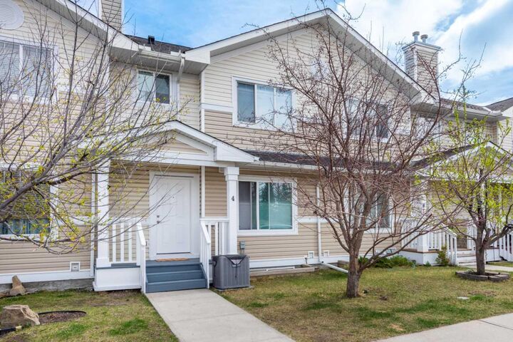 Property Photo:  4 Bridleridge Gardens SW  AB T2Y 4L3 