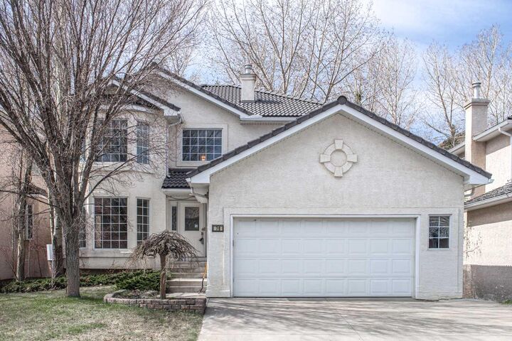 Property Photo:  79 Hamptons Heights NW  AB T3A 5W1 