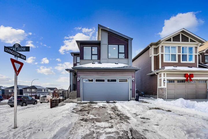 210 Lucas Close NW — photo 1