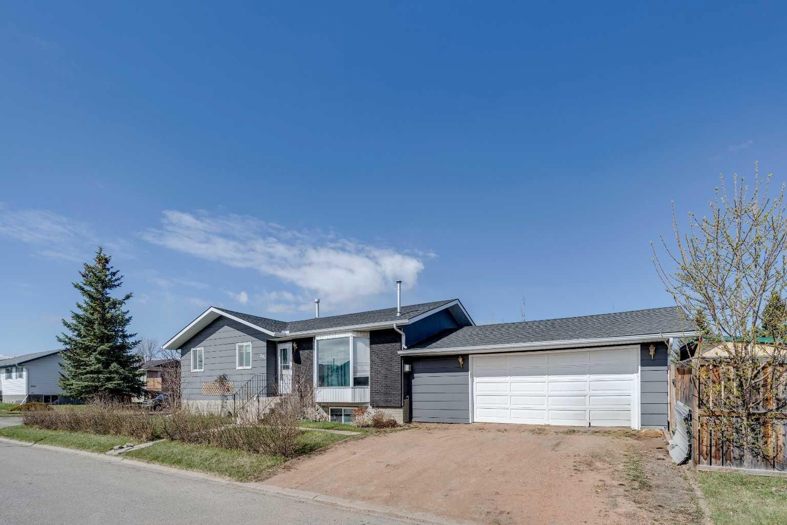 Property Photo:  201 Southridge Place  AB T0M 0W0 