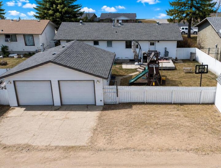 Property Photo:  11 Kallbom Crescent  AB T7S 1E2 