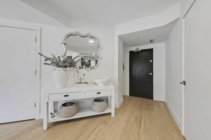 Property Photo:  200 La Caille Place SW 902  AB T2P 5E2 