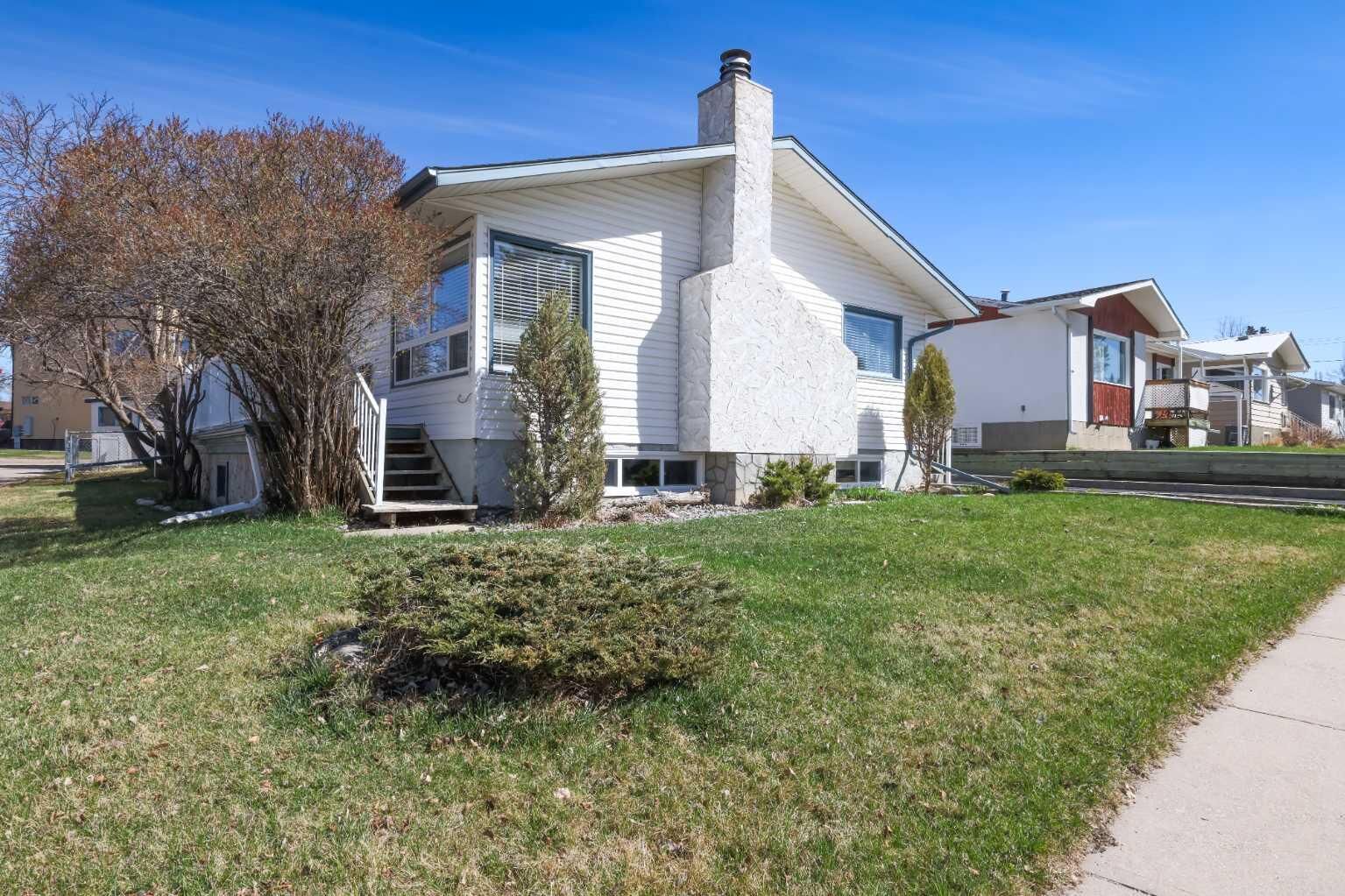 Property Photo:  5424 51 Avenue  AB T4T 1E8 