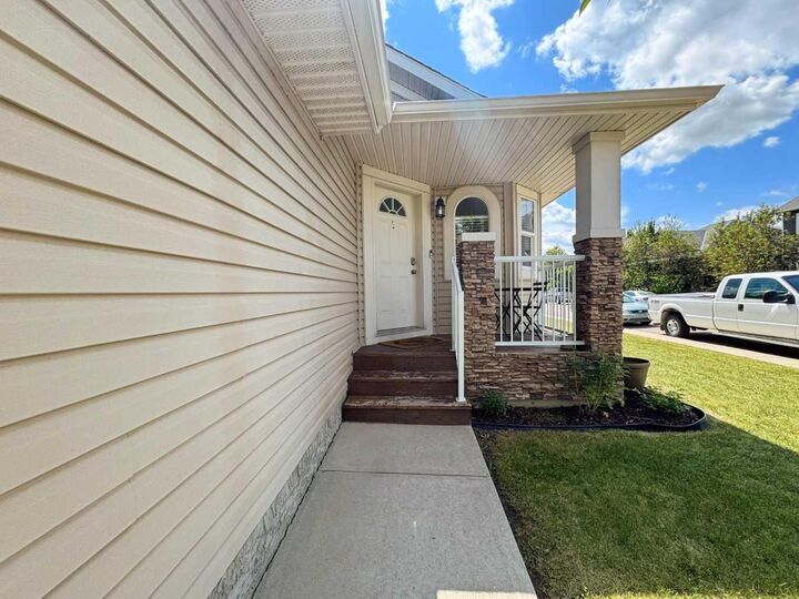 Property Photo:  101 Channelside Cove SW  AB T4B 3J1 