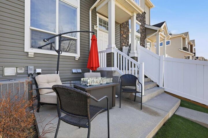 Property Photo:  270 Elgin Way SE  AB T2Z 4T4 
