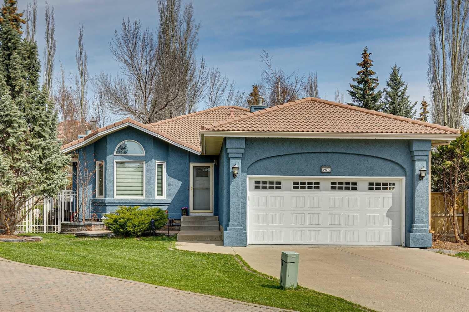 Property Photo:  256 Sirocco Place SW  AB T3H 2N3 