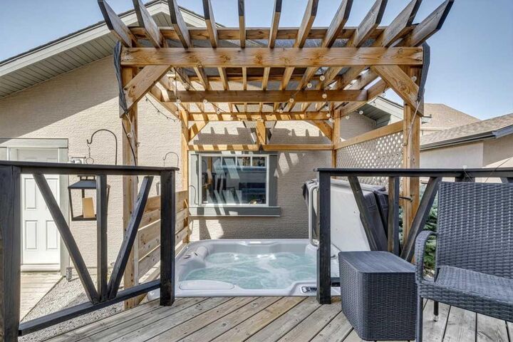 Property Photo:  216 Mahogany Grove SE  AB T3M 1W8 