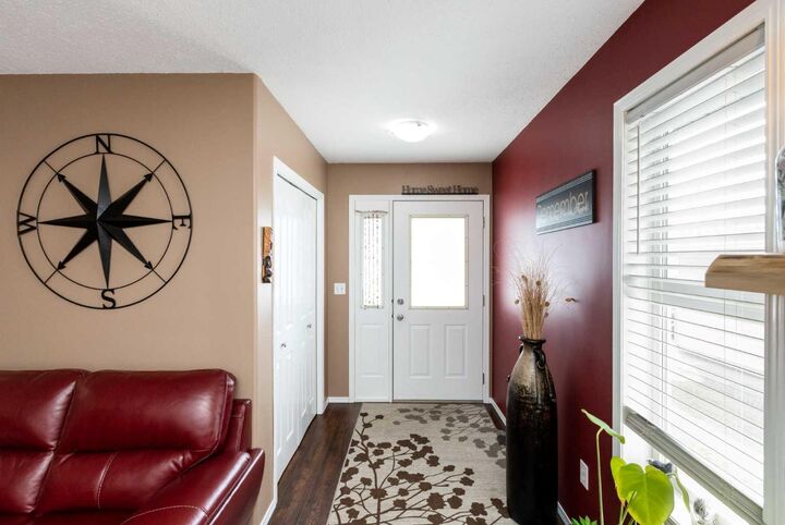 Property Photo:  4 Westwood Court  AB T4S 1P7 