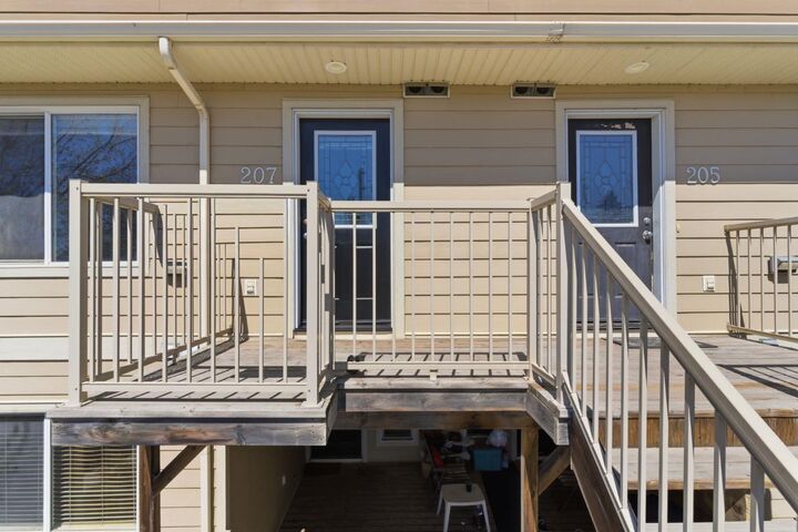 Property Photo:  323 Fourth Avenue 207  AB T1P 1B5 