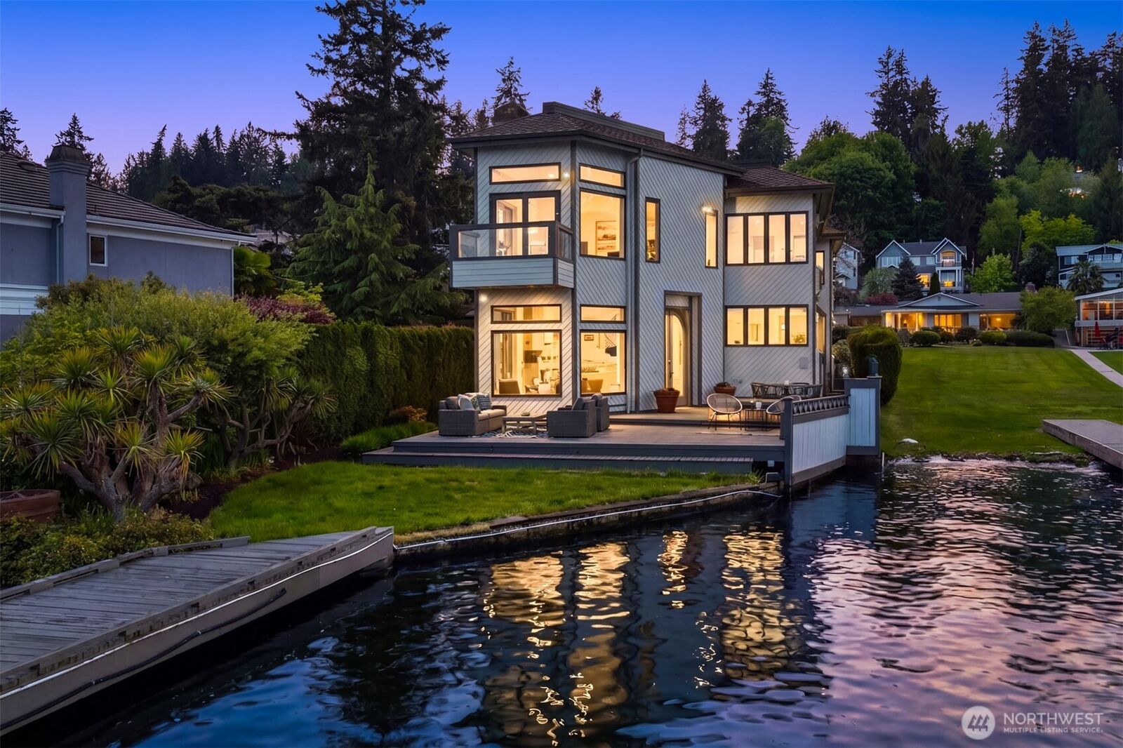 Property Photo:  8503 NE Juanita Drive  WA 98034 