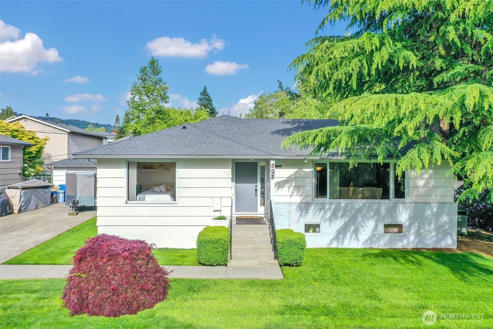 Property Photo:  602 N 16th Avenue  WA 98626 