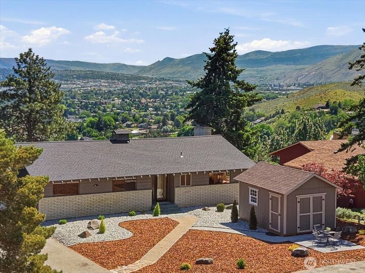 Property Photo:  2511  Lester Road  WA 98801 