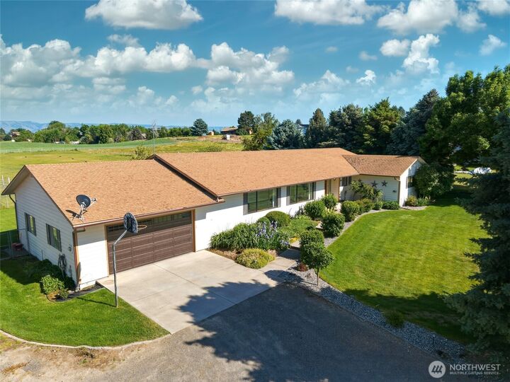 Property Photo: 94 Country Way WA 99362
