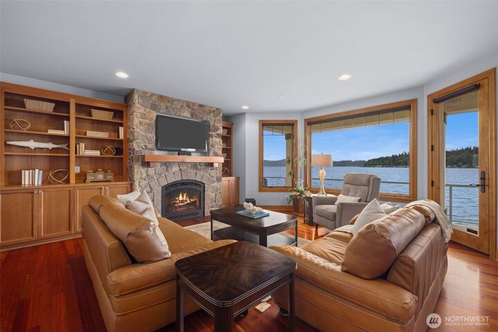 Property Photo:  2727 E Lake Sammamish Parkway NE  WA 98074 