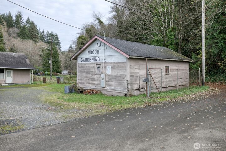 Property Photo:  1317  Summit Street  WA 98520 