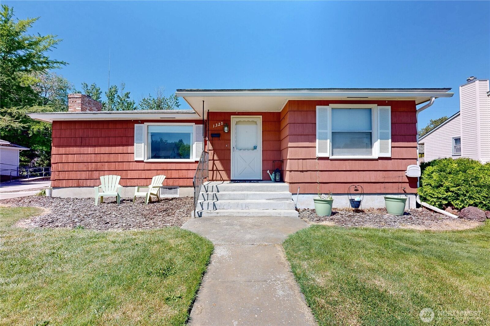 Property Photo:  1328  Modoc Street  WA 99362 