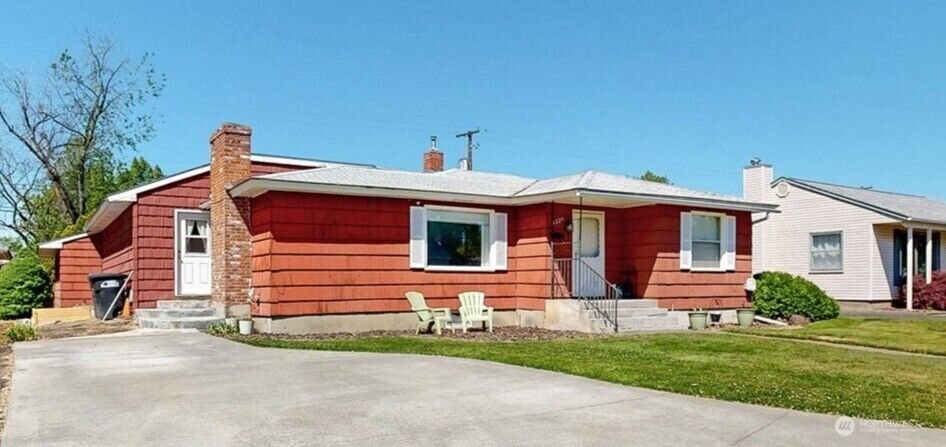 Property Photo: 1328 Modoc Street WA 99362