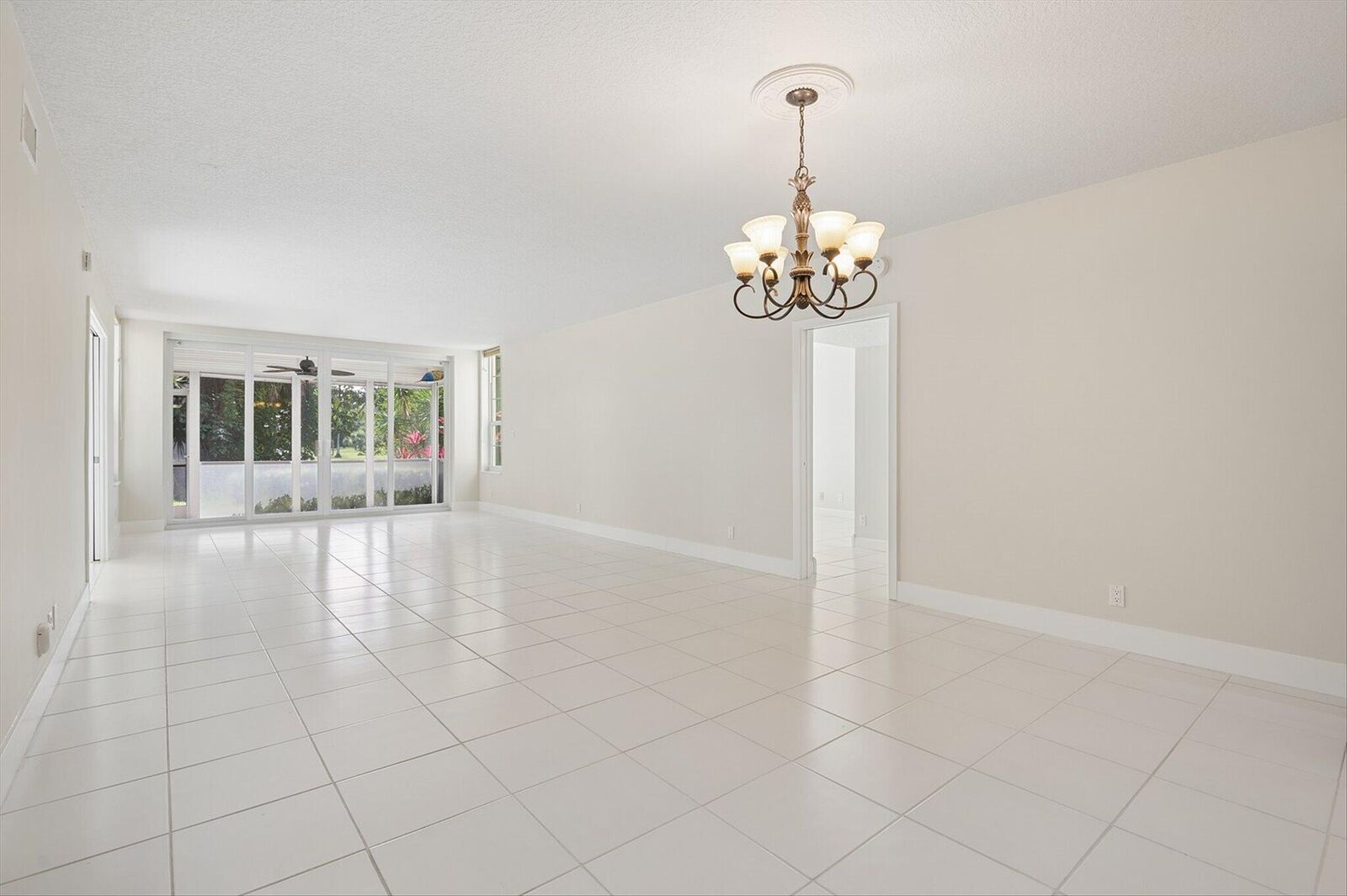 Property Photo: 804 Cypress Grove Lane 104 FL 33069