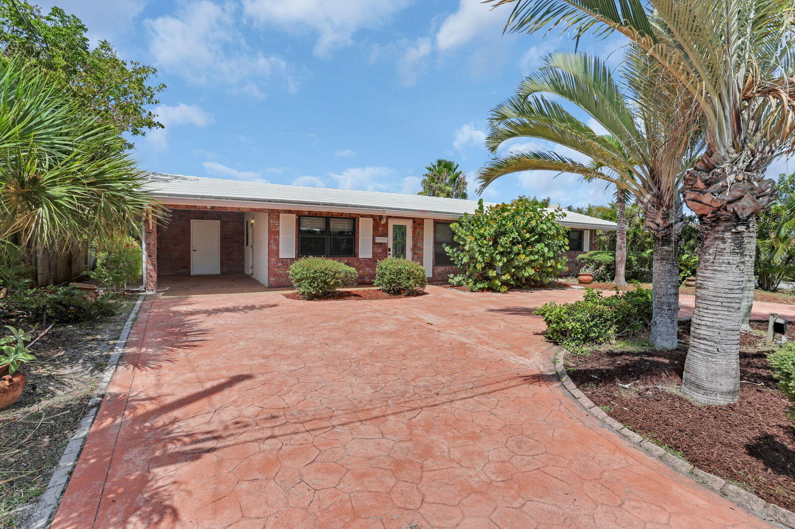Property Photo:  1701 NE 63rd Court  FL 33334 