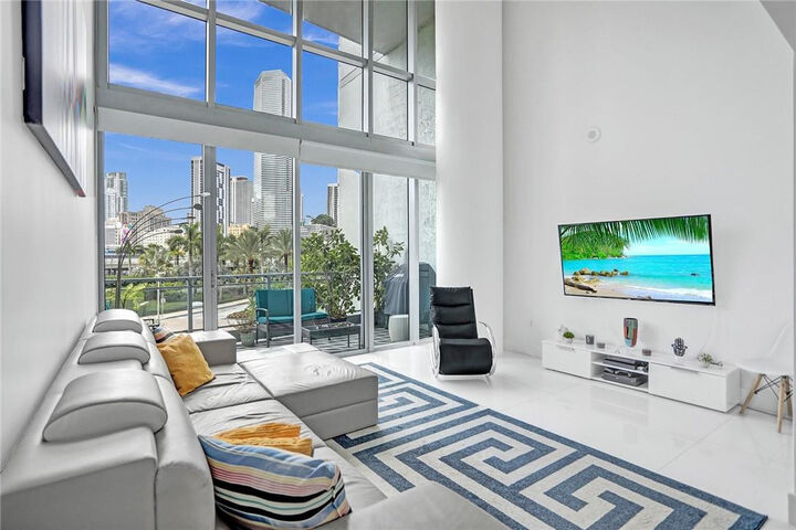 Property Photo:  90 SW 3rd Street Th300b  FL 33130 