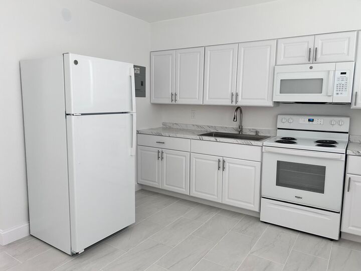 Property Photo:  630 Prosperity Farms Road 2  FL 33408 