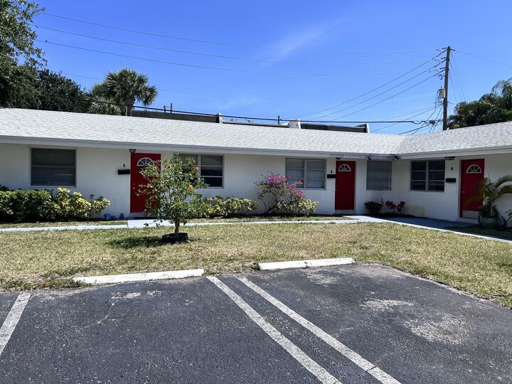 Property Photo:  630 Prosperity Farms Road 2  FL 33408 