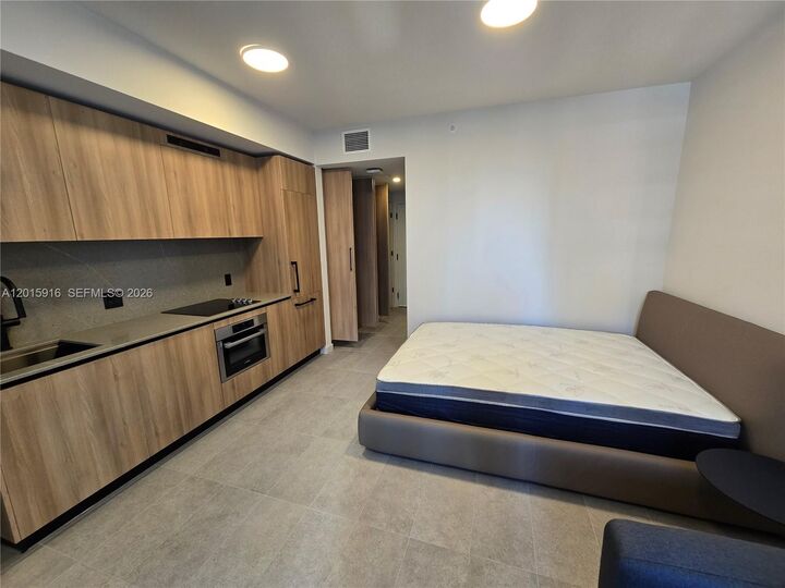 Property Photo:  121 NE 5 St 709  FL 33132 