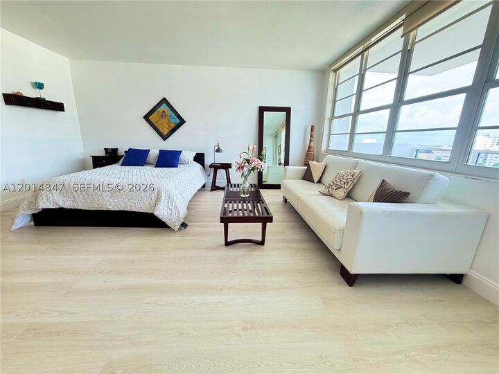 Property Photo:  100 Lincoln Rd 1012  FL 33139 