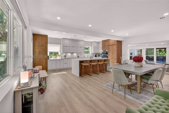 Property Photo:  725 NE 81st St  FL 33138 
