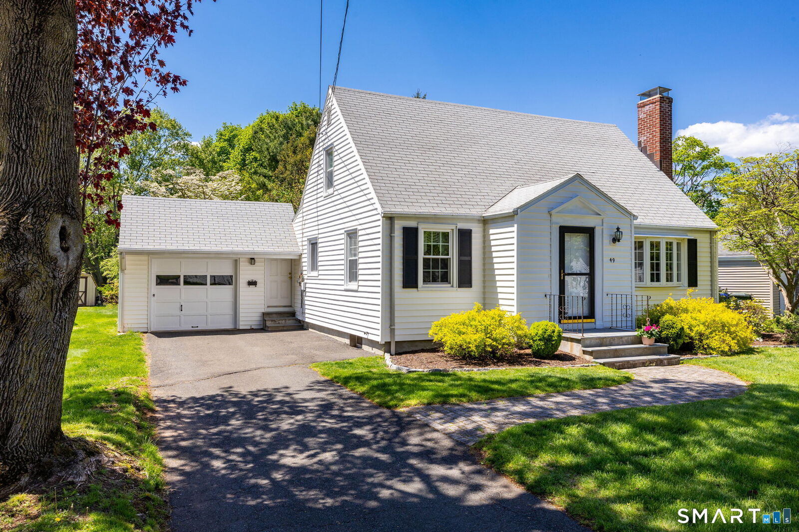 Property Photo:  49 Wakeley Road  CT 06111 