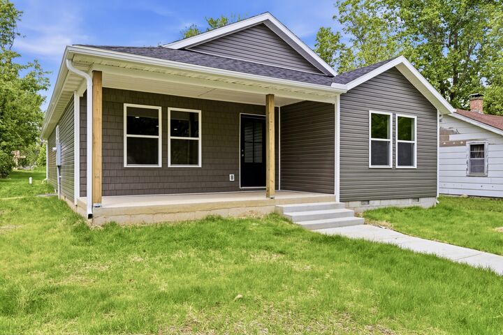 Property Photo:  915 S Hudson Avenue  MO 65605 