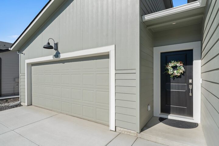 Property Photo:  3718 S Wapiti Ln  WA 99206 
